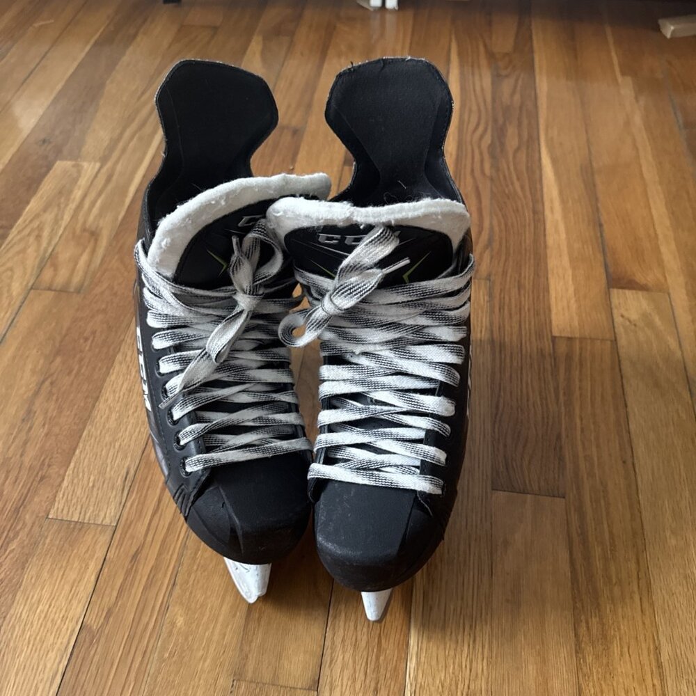 CCM Ribcor 74K Men's Skate Width D Size 5 Shoes 6